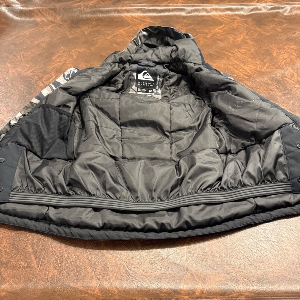 Like new Burton boys, ski and snowboard Camouflage Hooded Jacket size 10 - Picture 4 of 4
